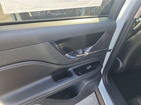 New 2026 Lincoln Corsair Premiere image 16