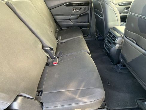 Used 2025 Honda Pilot Touring image 32