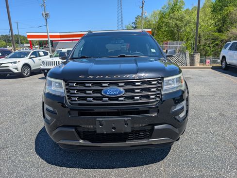 Used 2017 Ford Explorer XLT w/ Equipment Group 202A image 2