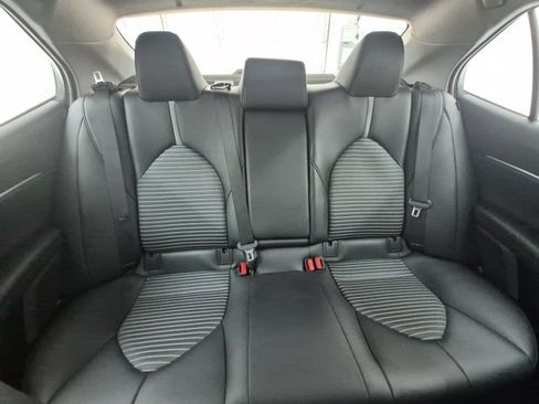Used 2018 Toyota Camry SE w/ Moonroof Package FWD image 23