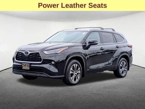 Certified 2024 Toyota Highlander XLE AWD/4WD image 12