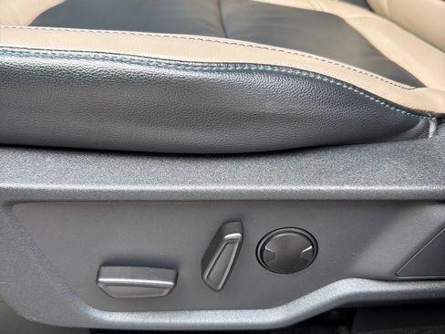 Used 2023 Ford Bronco Wildtrak image 11