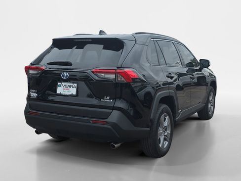 Used 2024 Toyota RAV4 LE AWD/4WD image 5