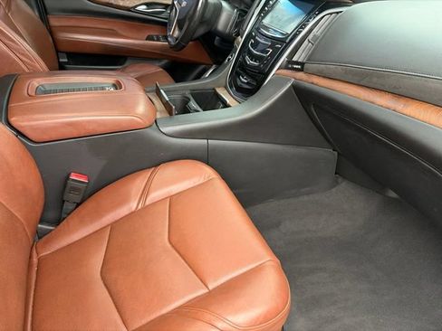 Used 2019 Cadillac Escalade ESV Luxury AWD/4WD image 38