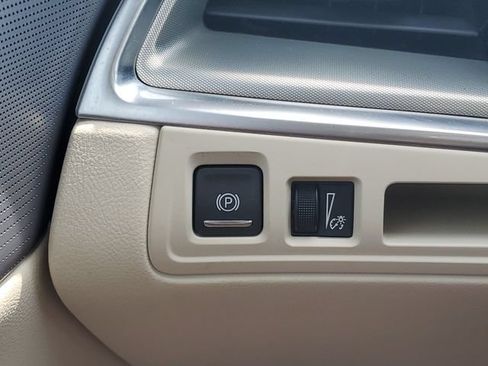 Certified 2024 Cadillac XT5 Premium Luxury w/ LPO, Floor Liner Package AWD/4WD image 15