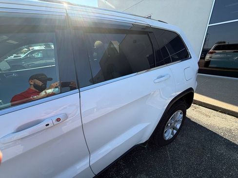 Used 2021 Jeep Grand Cherokee Laredo AWD/4WD image 34