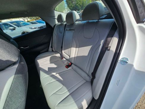 Used 2025 Hyundai Elantra Limited FWD image 17