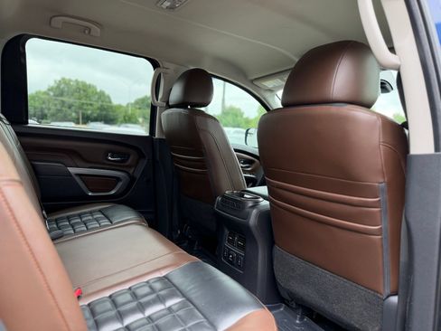 Used 2018 Nissan Titan SV AWD/4WD image 30