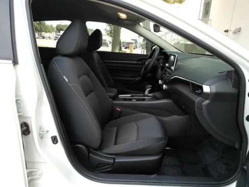 Used 2025 Nissan Altima 2.5 S FWD image 17