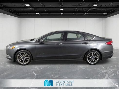 Used 2017 Ford Fusion SE w/ Equipment Group 601A image 2
