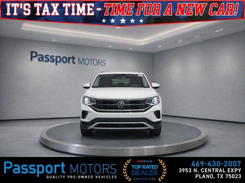 Used 2024 Volkswagen Atlas Cross Sport SE image 2