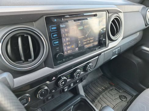 Used 2019 Toyota Tacoma TRD Off-Road AWD/4WD image 27