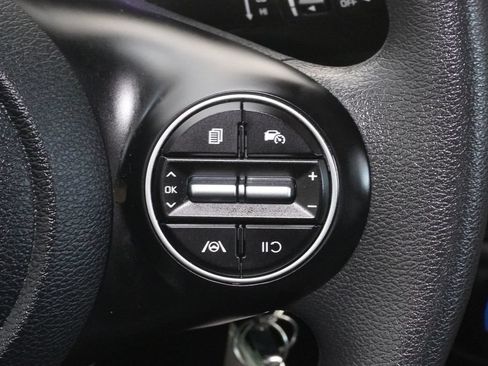 Used 2023 Kia Soul LX w/ LX Technology Package FWD image 18