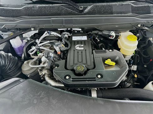New 2026 RAM 2500 Limited AWD/4WD image 18