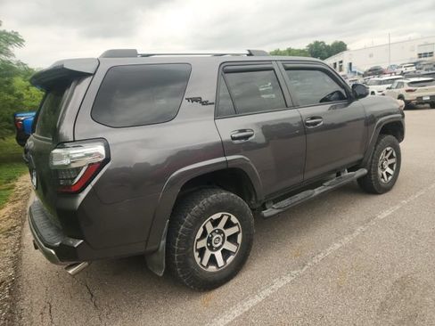 Used 2018 Toyota 4Runner TRD Off-Road AWD/4WD image 6