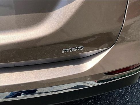 Used 2018 Chevrolet Equinox LS AWD/4WD image 28