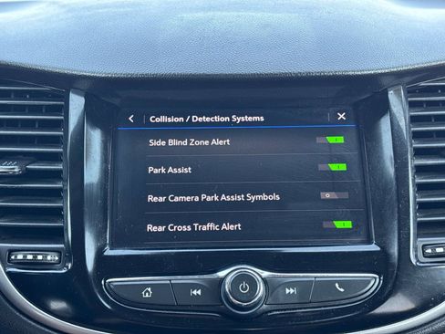 Used 2022 Chevrolet Trax LT w/ Driver Confidence Package AWD/4WD image 24