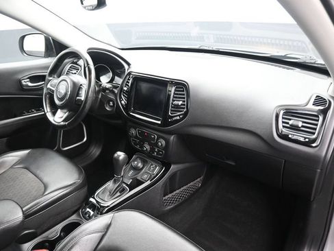 Used 2019 Jeep Compass Latitude AWD/4WD image 40