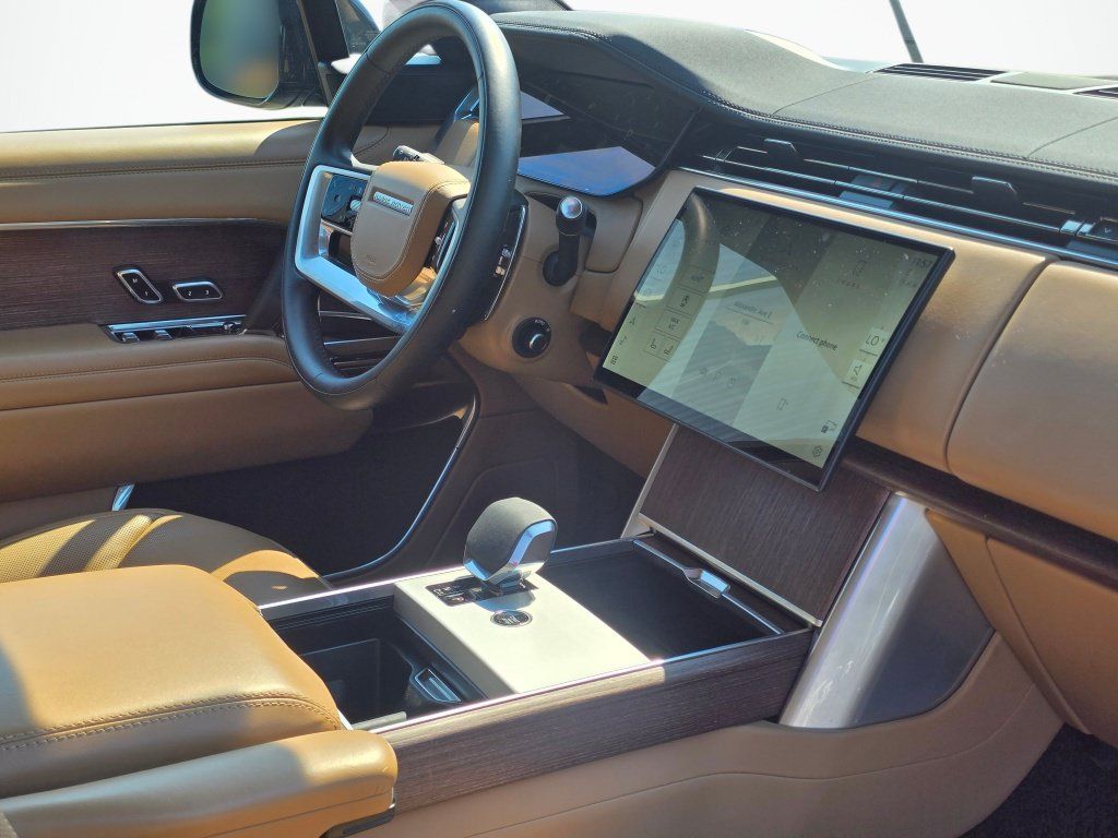 Used 2025 Land Rover Range Rover Long Wheelbase SE AWD/4WD image 30