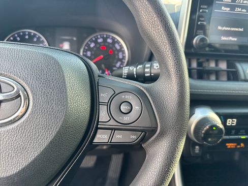 Used 2021 Toyota RAV4 XLE image 17