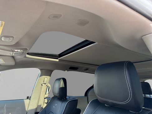 Used 2024 Chrysler Pacifica Limited FWD image 21