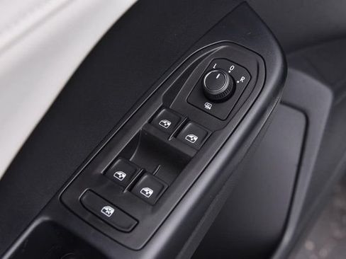 New 2026 Volkswagen Taos SE AWD/4WD image 8