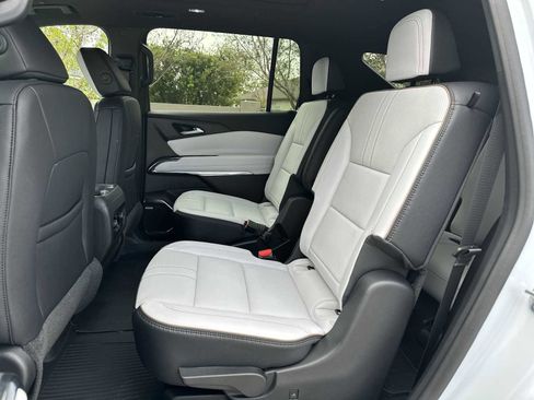 New 2026 Chevrolet Traverse High Country w/ LPO, Floor Liner Package FWD image 18