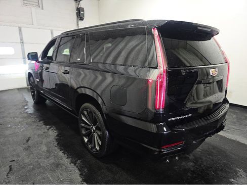 Used 2025 Cadillac Escalade ESV V AWD/4WD image 4