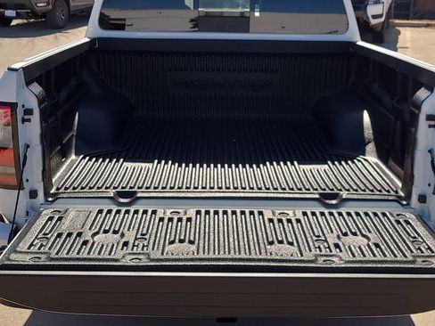 New 2026 Nissan Frontier SV image 7