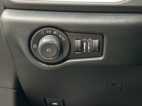 Used 2026 Chrysler Pacifica Select FWD image 10