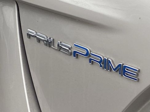 Used 2017 Toyota Prius Prime Plus FWD image 5