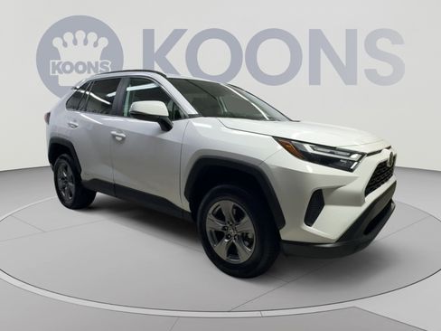 Used 2024 Toyota RAV4 LE AWD/4WD image 2