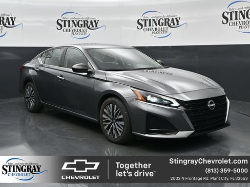 Used 2025 Nissan Altima 2.5 SV FWD image 1