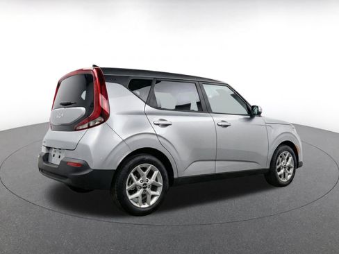 Used 2025 Kia Soul LX w/ LX Technology Package FWD image 11