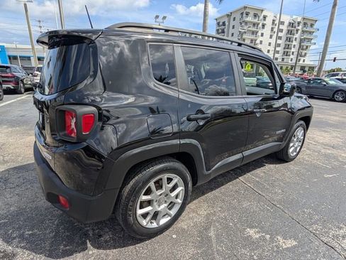 Used 2019 Jeep Renegade Latitude FWD image 17