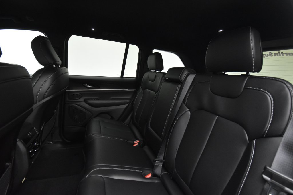 New 2027 Jeep Grand Cherokee Limited AWD/4WD image 35