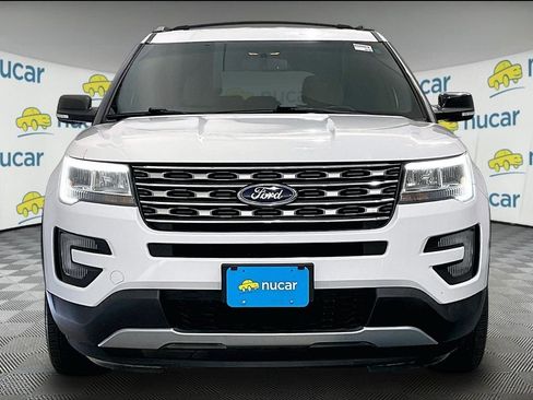 Used 2016 Ford Explorer XLT w/ Equipment Group 201A AWD/4WD image 2