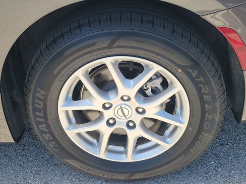 Used 2023 Chrysler Pacifica Touring-L FWD image 8