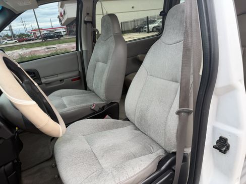 Used 2003 Chevrolet Venture Extended w/ Climate Package FWD image 16