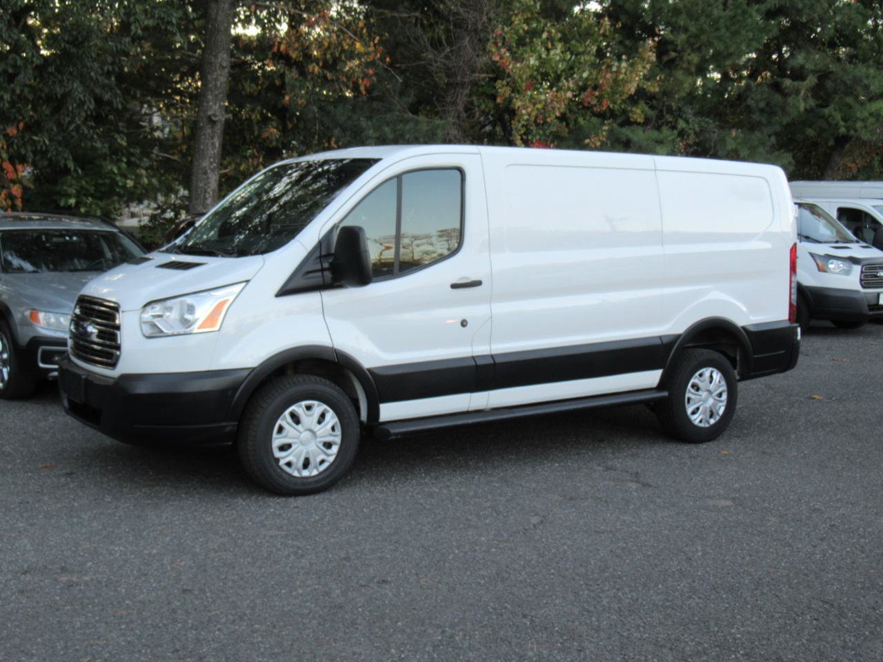Used 2019 Ford Transit 250 130 Low Roof w/ Exterior Upgrade Package RWD image 2