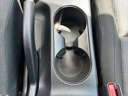 Used 2025 Kia Soul LX w/ LX Technology Package FWD image 32