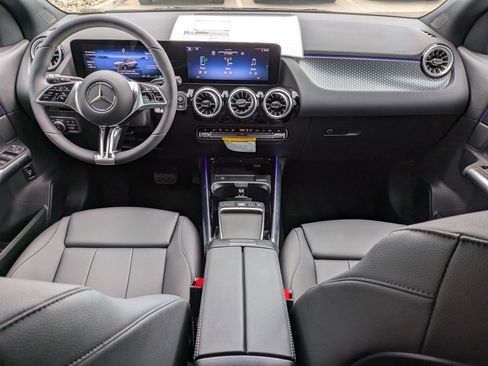 New 2025 Mercedes-Benz GLA 250 4MATIC image 18
