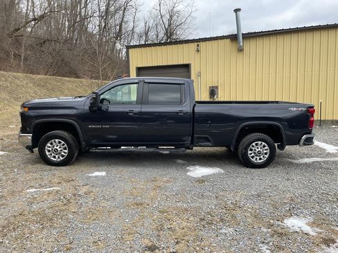 Used 2024 Chevrolet Silverado 2500 LT AWD/4WD image 3