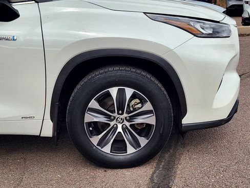 Used 2020 Toyota Highlander XLE image 29