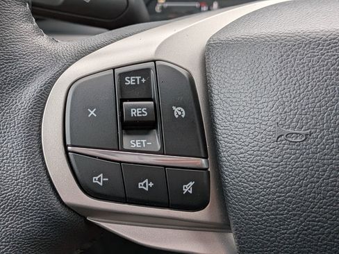 Used 2023 Ford Explorer XLT image 29