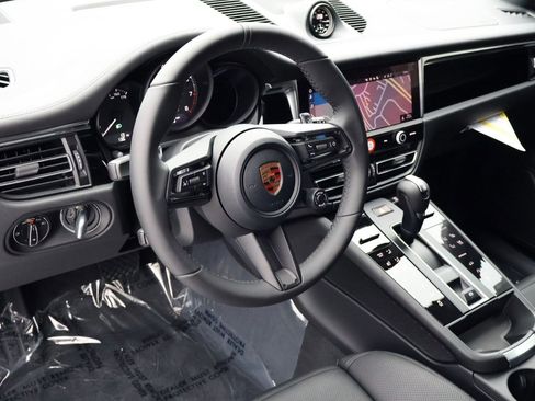 New 2026 Porsche Macan Turbo image 4