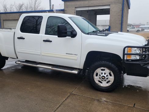 Used 2014 Chevrolet Silverado 2500 LT w/ Snow Plow Prep Package image 3