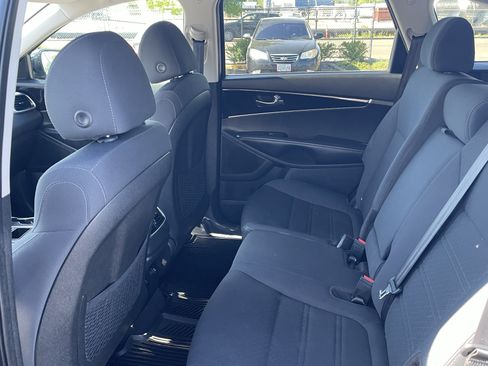 Used 2020 Kia Sorento S FWD image 14