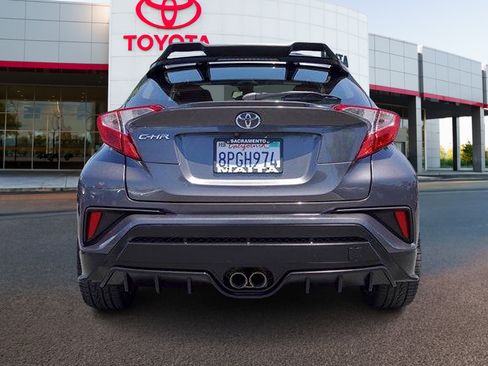 Used 2019 Toyota C-HR XLE FWD image 6