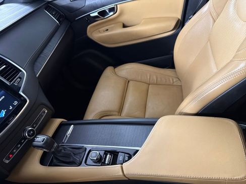 Used 2021 Volvo XC90 T6 Inscription w/ Lounge Package image 17
